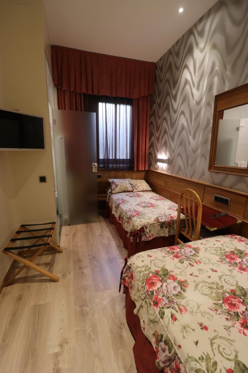 Hostal Hispano - Argentino Gran Via Madrid Bagian luar foto