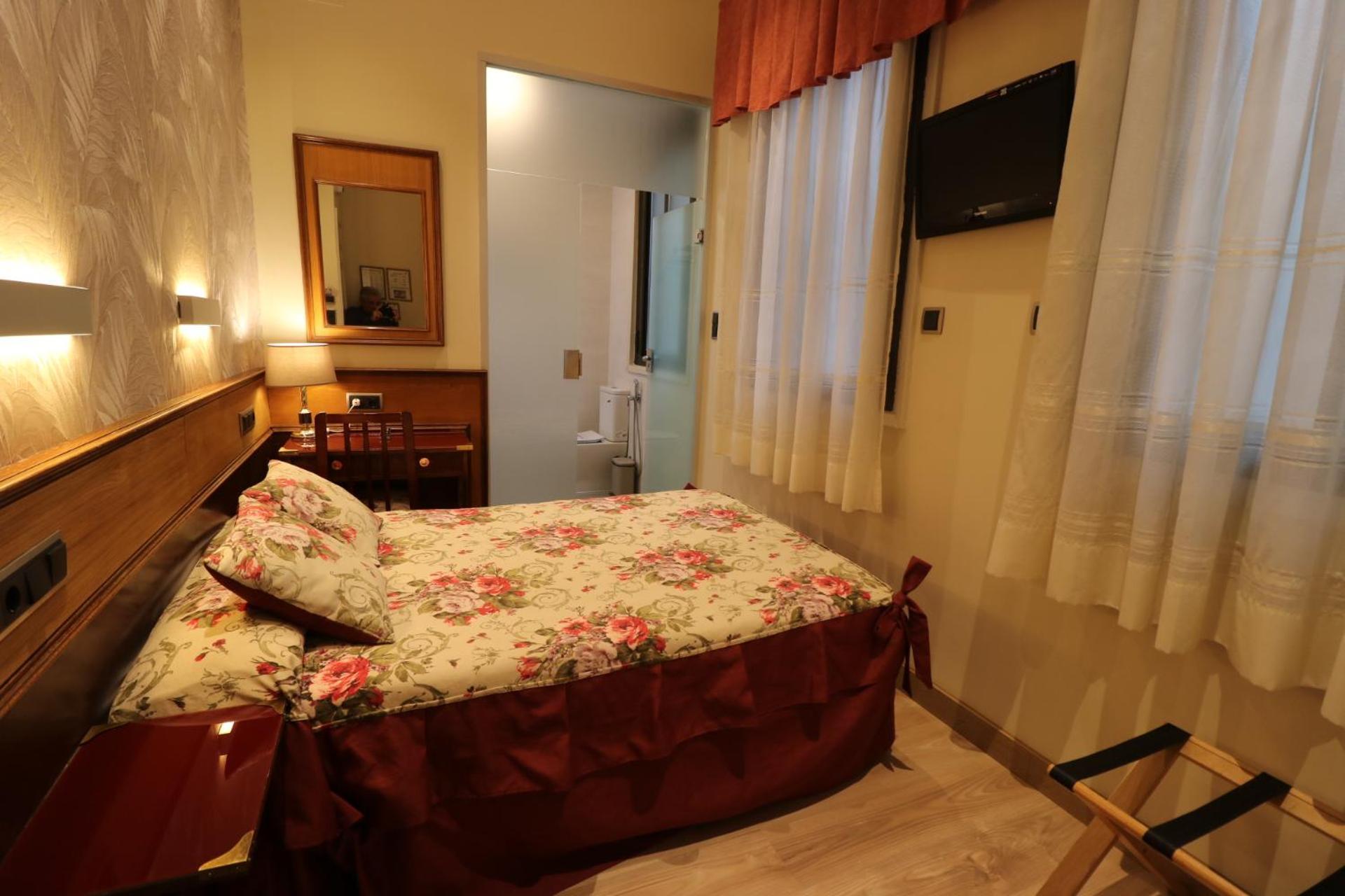 Hostal Hispano - Argentino Gran Via Madrid Bagian luar foto