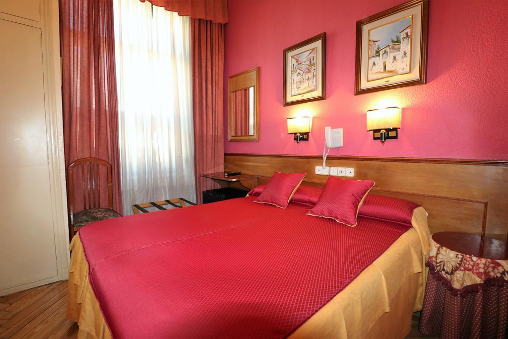 Hostal Hispano - Argentino Gran Via Madrid Bagian luar foto