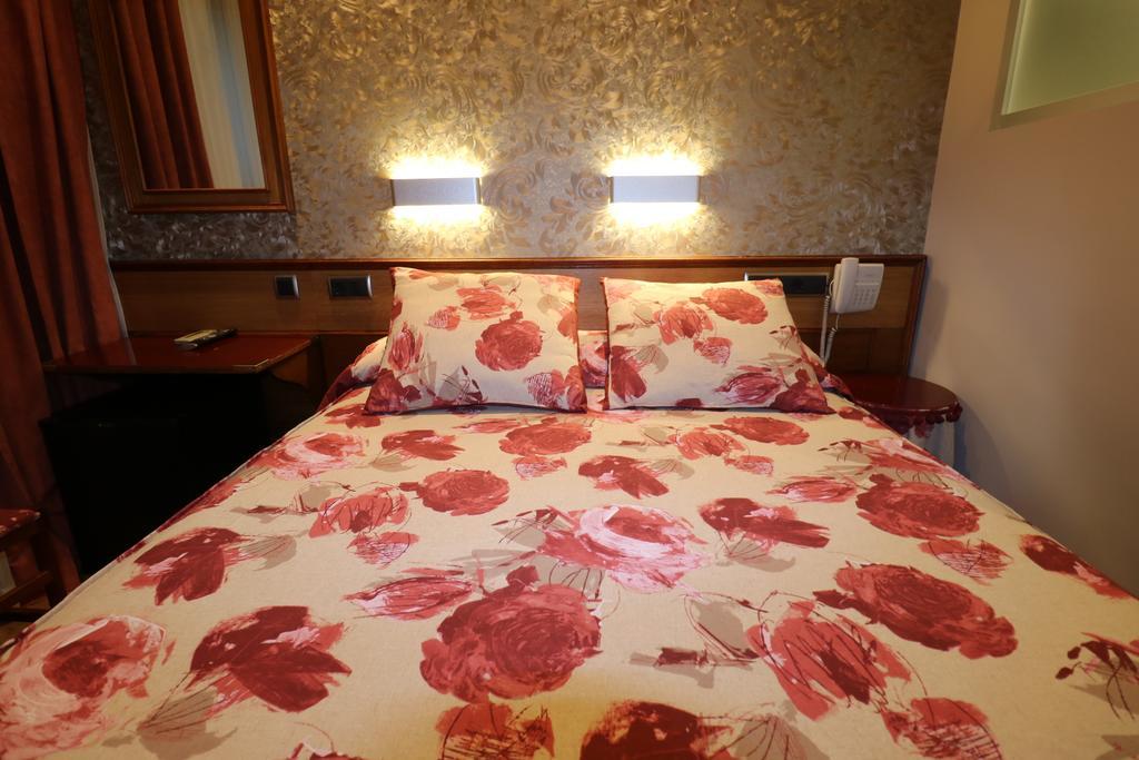 Hostal Hispano - Argentino Gran Via Madrid Bagian luar foto