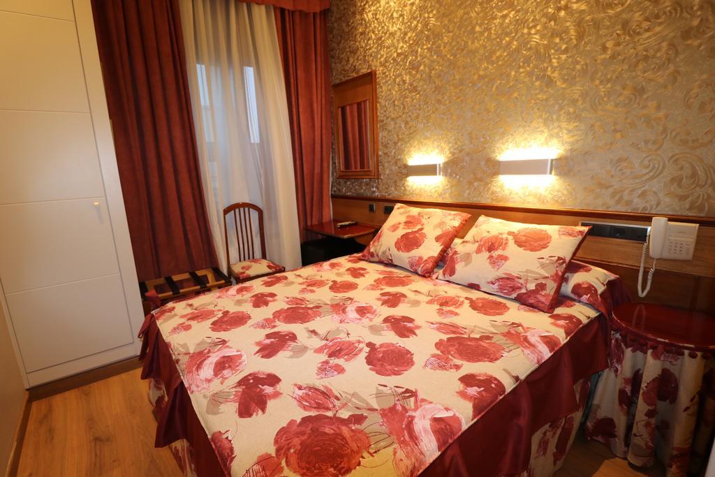 Hostal Hispano - Argentino Gran Via Madrid Bagian luar foto
