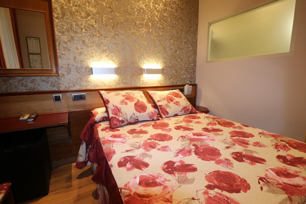 Hostal Hispano - Argentino Gran Via Madrid Bagian luar foto